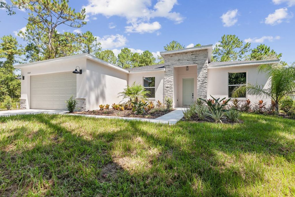 Front exterior of the Royal floor plan at 30369 Apricot Ave in Royal Trails, Eustis, Florida