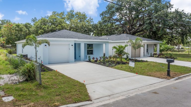 Front angle of 426 Douglas Court, Fort Pierce