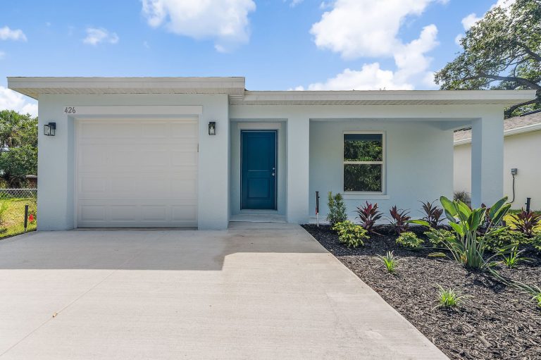 Covered entry at 426 Douglas Court, Fort Pierce
