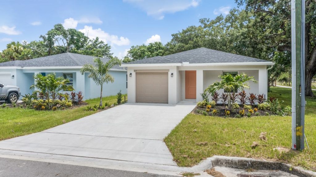 Front exterior of the Queen floor plan at 424 Douglas Ct in Fort Pierce, Florida