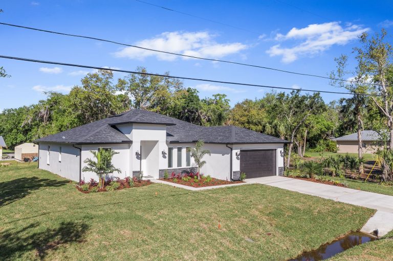 Front angle of 6387 South Citrus Avenue, Fort Pierce
